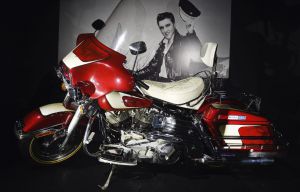 La Harley Davidson de Elvis Presleyse muestra en la exposición La Harley Davidson de Elvis Presleyse muestra en la exposición