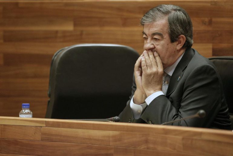Testigos de AENA estrechan el cerco sobre Álvarez-Cascos: Las acusaciones afirman que los testigos de AENA estrechan el cerco sobre Álvarez-Cascos Testigos de AENA estrechan el cerco sobre Álvarez-Cascos: Las acusaciones afirman que los testigos de AENA estrechan el cerco sobre Álvarez-Cascos
