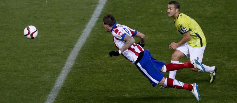 El delantero croata del Atlético de Madrid remata para marcar ante L'Hospitalet. El delantero croata del Atlético de Madrid remata para marcar ante L'Hospitalet.