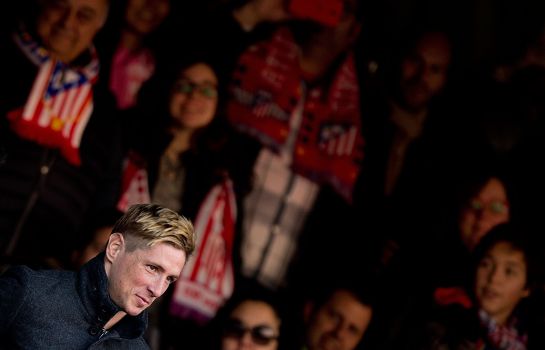 MADRID, SPAIN - JANUARY 03: New Atletico de Madrid signing Fernando Torres looks on from the stands prior to start the La Liga match between Club Atletico de Madrid and Levante UD at Vicente Calderon Stadium on January 3, 2015 in Madrid, Spain (Photo by Gonzalo Arroyo Moreno/Getty Images) MADRID, SPAIN - JANUARY 03: New Atletico de Madrid signing Fernando Torres looks on from the stands prior to start the La Liga match between Club Atletico de Madrid and Levante UD at Vicente Calderon Stadium on January 3, 2015 in Madrid, Spain (Photo by Gonzalo Arroyo Moreno/Getty Images)