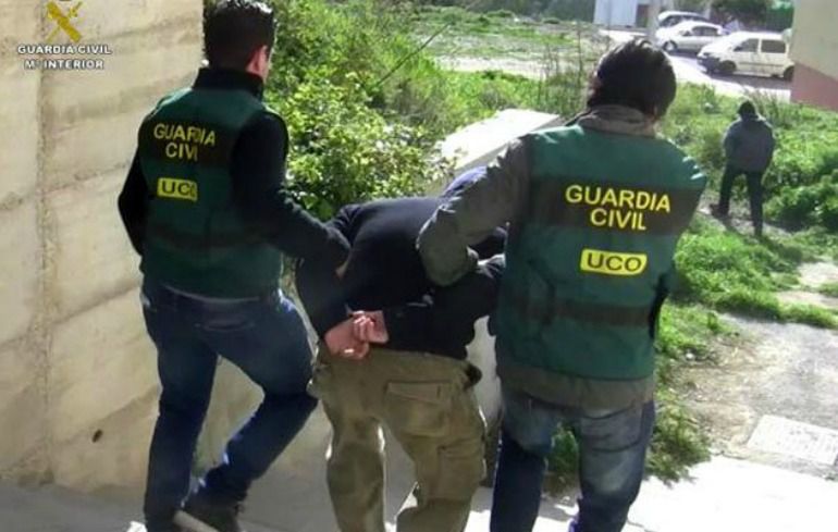 Fotografía de archivo facilitada por la Guardia Civil de la detención de Abdelmalek Tanem. Fotografía de archivo facilitada por la Guardia Civil de la detención de Abdelmalek Tanem.