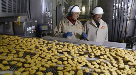 McDonald’s desvela cómo se fabrican los McNuggets de pollo McDonald’s desvela cómo se fabrican los McNuggets de pollo
