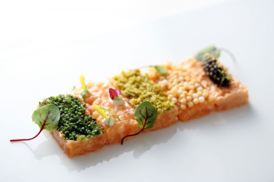 "Llámalo expresionismo culinario, llámalo arte gastronómico, llámalo como quieras. Solo queremos expresar nuestras pasiones, emociones, ideas, fantasías y recuerdos a través de nuestros platos". "Llámalo expresionismo culinario, llámalo arte gastronómico, llámalo como quieras. Solo queremos expresar nuestras pasiones, emociones, ideas, fantasías y recuerdos a través de nuestros platos".