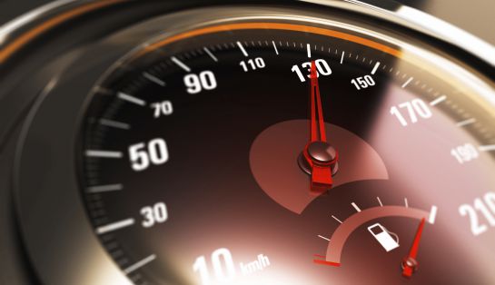 Fomento se muestra contrario a la subida de la velocidad a 130 km/h en las autovías y autopistas. Fomento se muestra contrario a la subida de la velocidad a 130 km/h en las autovías y autopistas.