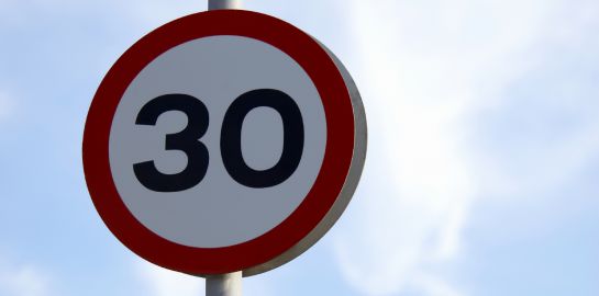 El Consejo de Estado advierte de que la vida de las ciudades se verá ralentizada con la reducción del límite a 30 km/h. El Consejo de Estado advierte de que la vida de las ciudades se verá ralentizada con la reducción del límite a 30 km/h.