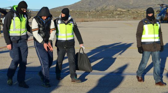 Detenidos cuatro presuntos yihadistas en Ceuta con idea de atentar Detenidos cuatro presuntos yihadistas en Ceuta con idea de atentar