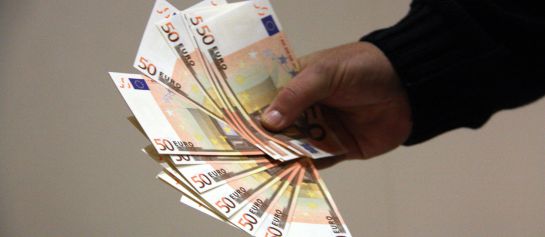 Desarticulada una xarxa que introduïa a Catalunya una mitjana de 80.000 euros mensuals falsificats Desarticulada una xarxa que introduïa a Catalunya una mitjana de 80.000 euros mensuals falsificats