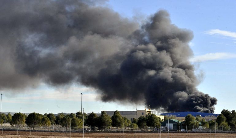 Diez personas han muerto y trece han resultado heridas al estrellarse un avión F-16 griego en la base aérea de Los Llanos (Albacete). Diez personas han muerto y trece han resultado heridas al estrellarse un avión F-16 griego en la base aérea de Los Llanos (Albacete).