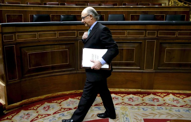GRA282. MADRID, 20/01/2015.- El ministro de Hacienda, Cristóbal Montoro, esta tarde durante el pleno del Congreso. EFE/JuanJo Martin. GRA282. MADRID, 20/01/2015.- El ministro de Hacienda, Cristóbal Montoro, esta tarde durante el pleno del Congreso. EFE/JuanJo Martin.