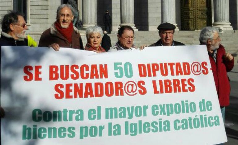 Plataformas ciudadanas y colectivos cristianos presentan en el Congreso un simbólico recurso de inconstitucionalidad Plataformas ciudadanas y colectivos cristianos presentan en el Congreso un simbólico recurso de inconstitucionalidad