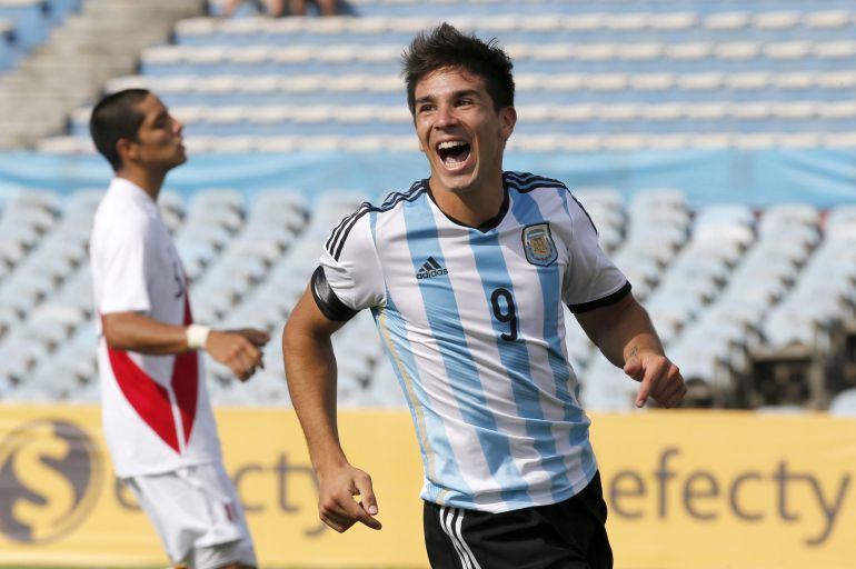 Argentina's Giovanni Simeone celebrates after scoring against Peru during a match for the South American Under-20 Championship in Montevideo, January 26, 2015. REUTERS/Andres Stapff (URUGUAY - Tags: SPORT SOCCER) Argentina's Giovanni Simeone celebrates after scoring against Peru during a match for the South American Under-20 Championship in Montevideo, January 26, 2015. REUTERS/Andres Stapff (URUGUAY - Tags: SPORT SOCCER)