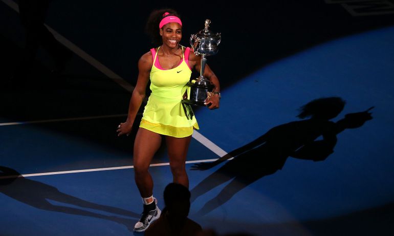 Serena recibe la copa de campeona Serena recibe la copa de campeona