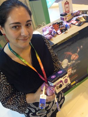 Dolores Suárez, de la IPG Ajo Morado de Las Pedroñeras, en Fitur. Dolores Suárez, de la IPG Ajo Morado de Las Pedroñeras, en Fitur.