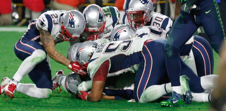 Los jugadores de los Patriots celebran el pase interceptado en la jugada decisiva del encuentro. Los jugadores de los Patriots celebran el pase interceptado en la jugada decisiva del encuentro.