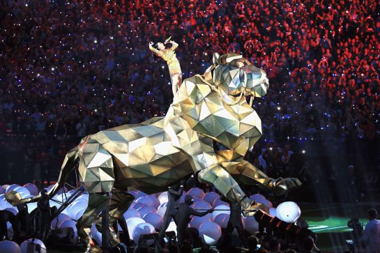 Katy Perry, durante su actuación en la Super Bowl. Katy Perry, durante su actuación en la Super Bowl.