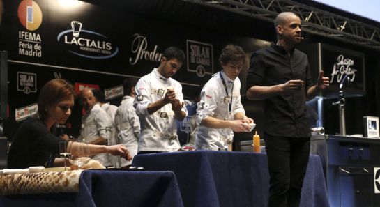 El cocinero David Muñoz, durante la ponencia 'Sabor?????=Vino y Coctelería' El cocinero David Muñoz, durante la ponencia 'Sabor?????=Vino y Coctelería'