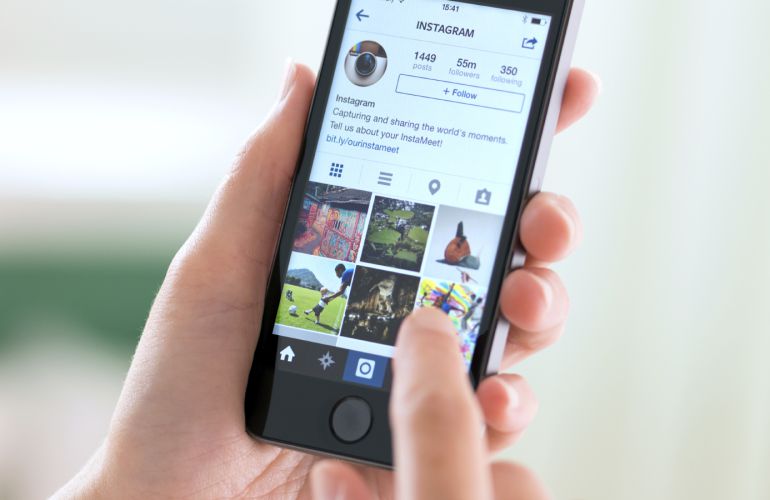 La aplicación Instagram en un teléfono Apple La aplicación Instagram en un teléfono Apple