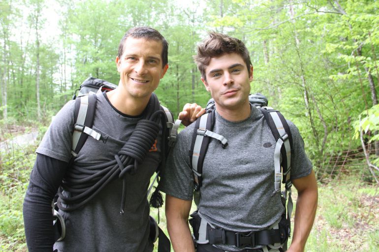 Bear Grylls y el actor Zac Efron (derecha) Bear Grylls y el actor Zac Efron (derecha)