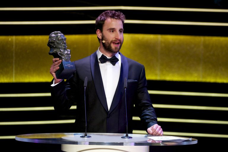 MADRID, SPAIN - FEBRUARY 07: Dani Rovira holds the award for Best New Actor Award in the film 'Ocho Apellidos Vascos' during the 2015 edition of the 'Goya Cinema Awards' ceremony at Centro de Congresos Principe Felipe on February 7, 2015 in Madrid, Spain. (Photo by Juan Naharro Gimenez/WireImage) MADRID, SPAIN - FEBRUARY 07: Dani Rovira holds the award for Best New Actor Award in the film 'Ocho Apellidos Vascos' during the 2015 edition of the 'Goya Cinema Awards' ceremony at Centro de Congresos Principe Felipe on February 7, 2015 in Madrid, Spain. (Photo by Juan Naharro Gimenez/WireImage)