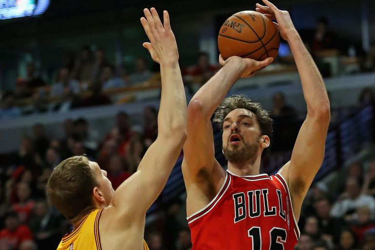 Pau Gasol tira a canasta durante el partido ante los Cavaliers Pau Gasol tira a canasta durante el partido ante los Cavaliers