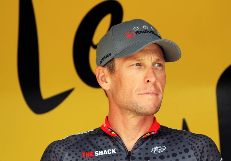 Lance Armstrong en el podio del Tour en una imagen de archivo Lance Armstrong en el podio del Tour en una imagen de archivo
