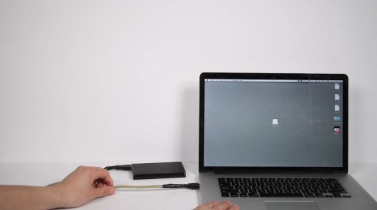 El cable cuenta con un sensor táctil que detecta cuándo lo extrae el usuario El cable cuenta con un sensor táctil que detecta cuándo lo extrae el usuario