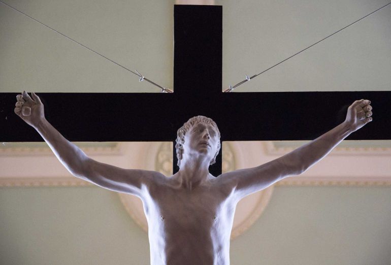 'For Pete's Sake' es el nombre que ha recibido la escultura que representa a Pete Doherty crucificado. 'For Pete's Sake' es el nombre que ha recibido la escultura que representa a Pete Doherty crucificado.