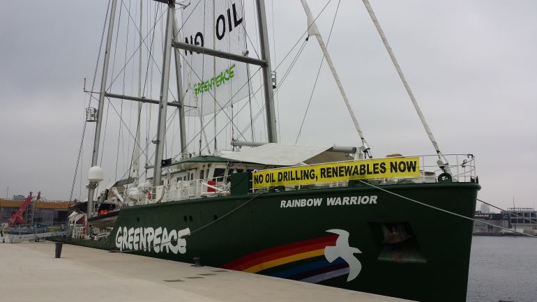 El buque insignia de Greenpeace, el "Rainbow Warriors III", está atracado en el puerto de Valencia hasta de iniciar una campaña contra las prospecciones petrolíferas en aguas españolas El buque insignia de Greenpeace, el "Rainbow Warriors III", está atracado en el puerto de Valencia hasta de iniciar una campaña contra las prospecciones petrolíferas en aguas españolas