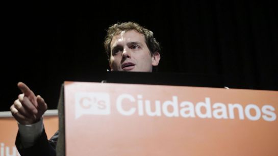 GRA578. MADRID, 17/02/2015.- El presidente de Ciudadanos, Albert Rivera, durante su intervención en el acto en el que ha presentado el proyecto económico de Ciudadanos para España, esta noche en el Círculo de Bellas Artes de Madrid. EFE/Zipi GRA578. MADRID, 17/02/2015.- El presidente de Ciudadanos, Albert Rivera, durante su intervención en el acto en el que ha presentado el proyecto económico de Ciudadanos para España, esta noche en el Círculo de Bellas Artes de Madrid. EFE/Zipi