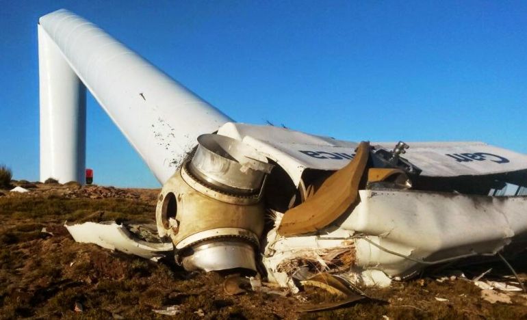 Foto del aerogenerador tumbado por acción del viento en el término de Purujosa. Foto del aerogenerador tumbado por acción del viento en el término de Purujosa.
