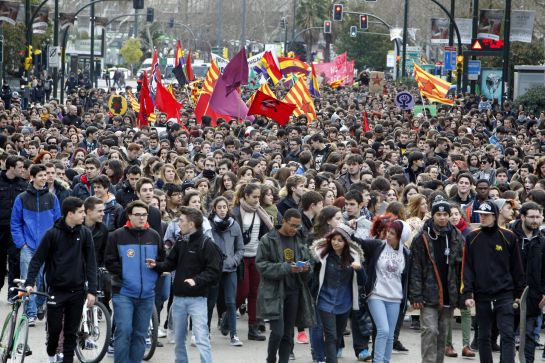 Los estudiantes de Zaragoza se manifestaron desde el campus San Francisco Los estudiantes de Zaragoza se manifestaron desde el campus San Francisco