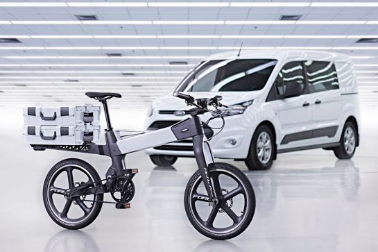 La bicicleta eléctrica de Ford destinada al reparto se guarda en sus furgonetas de gama profesional La bicicleta eléctrica de Ford destinada al reparto se guarda en sus furgonetas de gama profesional