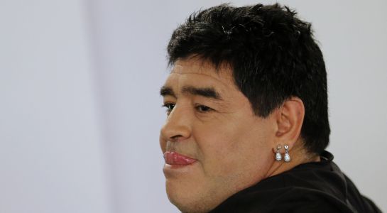 Maradona estrena su nueva cara en televisión después de su ‘lifting’ Maradona estrena su nueva cara en televisión después de su ‘lifting’