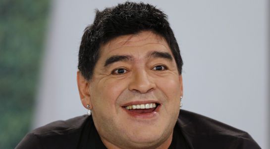 Maradona estrena su nueva cara en televisión después de su ‘lifting’ Maradona estrena su nueva cara en televisión después de su ‘lifting’