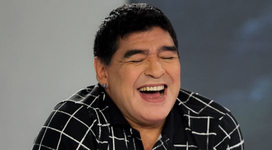 Maradona estrena su nueva cara en televisión después de su ‘lifting’ Maradona estrena su nueva cara en televisión después de su ‘lifting’