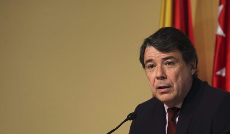 El presidente de la Comunidad de Madrid, Ignacio González, durante la rueda de prensa en la que denunció ser víctima de un intento de "extorsión" policial para que retire las denuncias por la investigación abierta contra la vivienda de su propiedad en la localidad malagueña de Estepona El presidente de la Comunidad de Madrid, Ignacio González, durante la rueda de prensa en la que denunció ser víctima de un intento de "extorsión" policial para que retire las denuncias por la investigación abierta contra la vivienda de su propiedad en la localidad malagueña de Estepona