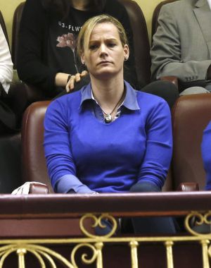 GRA020 MADRID, 11/03/2015.- La capitán del Ejército Zaida Cantera, que ha denunciado haber sufrido acoso sexual y laboral en un libro escrito por la diputada de UPyD Irene Lozano, en la tribuna de invitados del Congreso, que hoy celebra sesión de control y en la que el ministro de Defensa, Pedro Morenés, responde a una pregunta relativa al tema formulada por Lozano. EFE/Sergio Barrenechea GRA020 MADRID, 11/03/2015.- La capitán del Ejército Zaida Cantera, que ha denunciado haber sufrido acoso sexual y laboral en un libro escrito por la diputada de UPyD Irene Lozano, en la tribuna de invitados del Congreso, que hoy celebra sesión de control y en la que el ministro de Defensa, Pedro Morenés, responde a una pregunta relativa al tema formulada por Lozano. EFE/Sergio Barrenechea