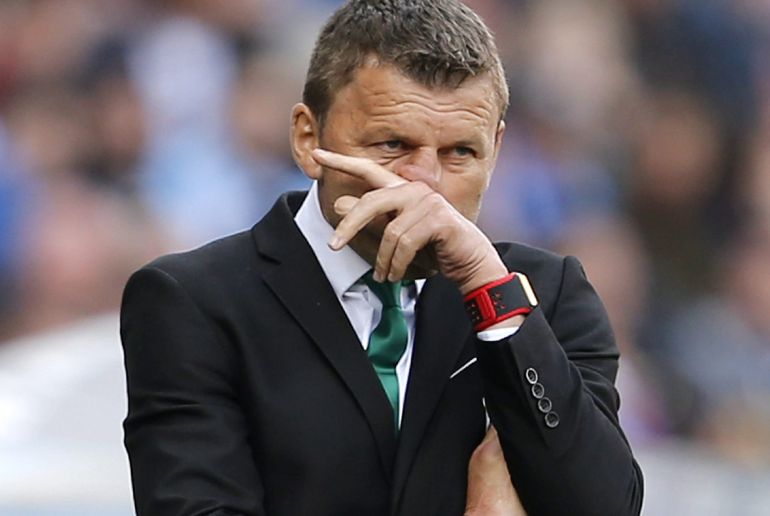 El entrenador serbio del Córdoba Miroslav Djukic, observa a sus jugadores durante un partido El entrenador serbio del Córdoba Miroslav Djukic, observa a sus jugadores durante un partido