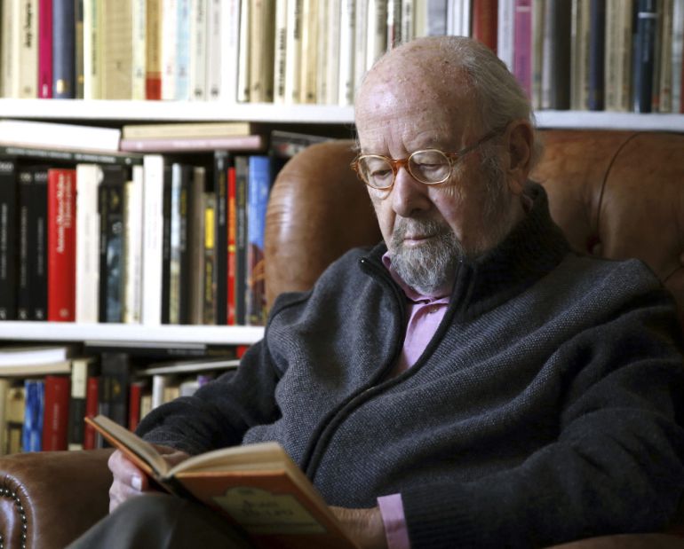 José Manuel Caballero Bonald publica 'Desaprendizajes', un nuevo poemario en el que defiende la insumisión y la alegría: Defensa de la alegría y la insumisión José Manuel Caballero Bonald publica 'Desaprendizajes', un nuevo poemario en el que defiende la insumisión y la alegría: Defensa de la alegría y la insumisión