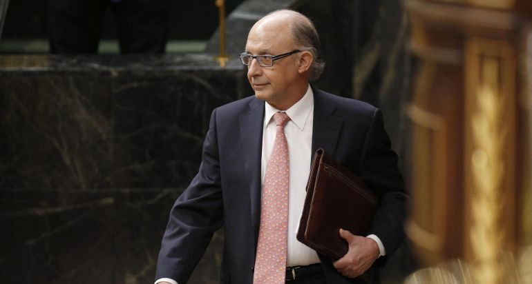 El ministro de Hacienda, Cristóbal Montoro, durante el pleno del Congreso celebrado hoy en la Cámara Baja. EFE/Juan Carlos Hidalgo El ministro de Hacienda, Cristóbal Montoro, durante el pleno del Congreso celebrado hoy en la Cámara Baja. EFE/Juan Carlos Hidalgo
