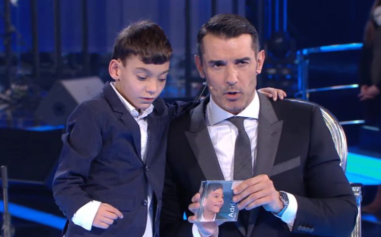 Adrián Martín y Jesús Vázquez con el disco de Adrián Adrián Martín y Jesús Vázquez con el disco de Adrián