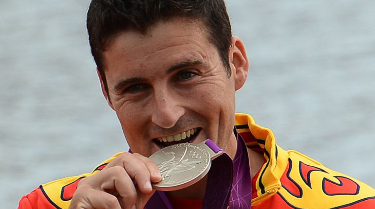 Cal muerde en el podio de los Juegos de Londres una medalla de plata Cal muerde en el podio de los Juegos de Londres una medalla de plata