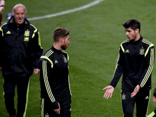 Sergio Ramos y Álvaro Morata ante el seleccionador Vicente del Bosque Sergio Ramos y Álvaro Morata ante el seleccionador Vicente del Bosque