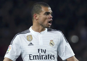 Real Madrid's Pepe reacts during their Spanish first division "Clasico" soccer match against Barcelona at Camp Nou stadium in Barcelona, March 22, 2015. REUTERS/Albert Gea Real Madrid's Pepe reacts during their Spanish first division "Clasico" soccer match against Barcelona at Camp Nou stadium in Barcelona, March 22, 2015. REUTERS/Albert Gea