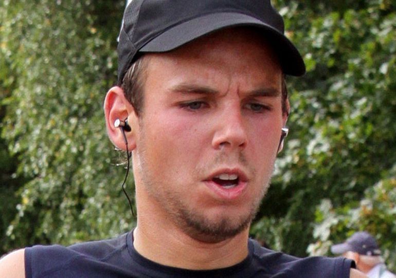 Picture released on March 27, 2015 shows the co-pilot of Germanwings flight 4U9525 Andreas Lubitz taking part in the Airport Hamburg 10-mile run on September 13, 2009 in Hamburg, northern Germany. Co-pilot of the Germanwings plane which crashed in the french Alps, Andreas Lubitz, told Lufthansa in 2009 of 'previous episode of severe depression' the airline reported on March 31, 2015.AFP PHOTO / FOTO TEAM MUELLER ALTERNATIVE CROP
RESTRICTED TO EDITORIAL USE - MANDATORY CREDIT "AFP PHOTO / FOTO TEAM MUELLER " - NO MARKETING NO ADVERTISING CAMPAIGNS - DISTRIBUTED AS A SERVICE TO CLIENTS Picture released on March 27, 2015 shows the co-pilot of Germanwings flight 4U9525 Andreas Lubitz taking part in the Airport Hamburg 10-mile run on September 13, 2009 in Hamburg, northern Germany. Co-pilot of the Germanwings plane which crashed in the french Alps, Andreas Lubitz, told Lufthansa in 2009 of 'previous episode of severe depression' the airline reported on March 31, 2015.AFP PHOTO / FOTO TEAM MUELLER ALTERNATIVE CROP
RESTRICTED TO EDITORIAL USE - MANDATORY CREDIT "AFP PHOTO / FOTO TEAM MUELLER " - NO MARKETING NO ADVERTISING CAMPAIGNS - DISTRIBUTED AS A SERVICE TO CLIENTS