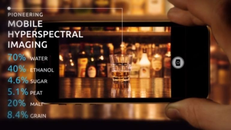 Simulación de lo que sería capaz de hacer esta nueva aplicación integrada en la cámara fotográfica de los teléfonos móviles. Simulación de lo que sería capaz de hacer esta nueva aplicación integrada en la cámara fotográfica de los teléfonos móviles.