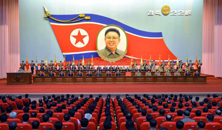 Fotografía suministrada por la Agencia Central Norcoreana de Noticias (KCNA) que muestra a altos mandos oficiales mientras participan en una reunión en Pyongyang (Corea del Norte), para conmemorar el 22 aniversario de la elección del fallecido líder Kim Jong-il como director de la Comisión Nacional de Defensa (NDC), el cuerpo de Gobierno más alto del país Fotografía suministrada por la Agencia Central Norcoreana de Noticias (KCNA) que muestra a altos mandos oficiales mientras participan en una reunión en Pyongyang (Corea del Norte), para conmemorar el 22 aniversario de la elección del fallecido líder Kim Jong-il como director de la Comisión Nacional de Defensa (NDC), el cuerpo de Gobierno más alto del país