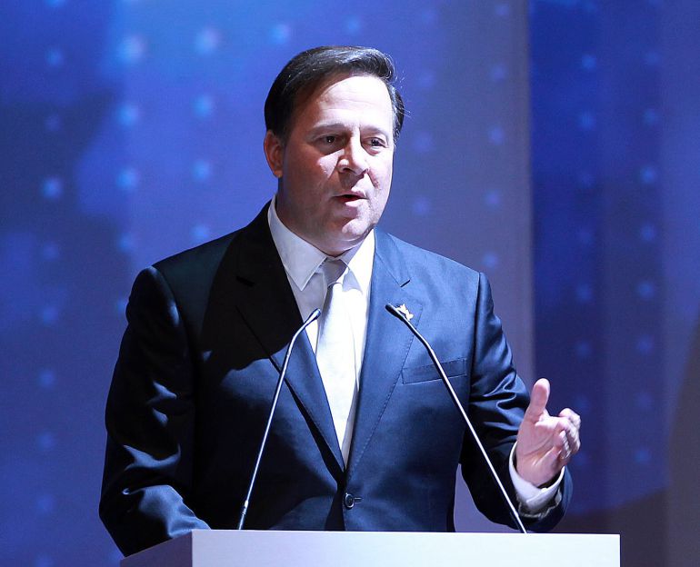 PAN212 CIUDAD DE PANAMÁ (PANAMÁ), 10/04/15. El presidente de Panamá, Juan Carlos Varela, habla en la inauguración hoy, viernes 10 de abril de 2015, de la VII Cumbre de jefes de Estado y de Gobierno de las Américas que se celebrará en la Ciudad de Panamá. EFE/Mauricio Dueñas PAN212 CIUDAD DE PANAMÁ (PANAMÁ), 10/04/15. El presidente de Panamá, Juan Carlos Varela, habla en la inauguración hoy, viernes 10 de abril de 2015, de la VII Cumbre de jefes de Estado y de Gobierno de las Américas que se celebrará en la Ciudad de Panamá. EFE/Mauricio Dueñas