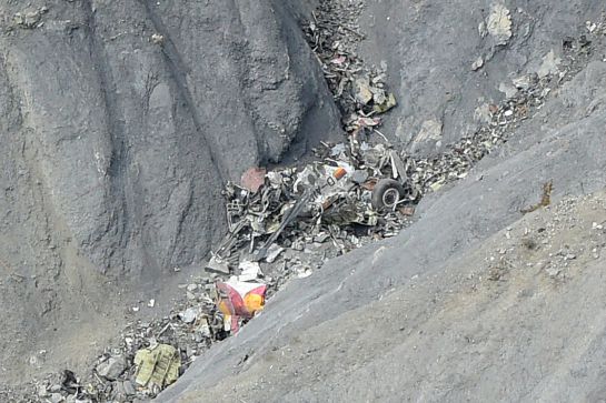 Restos del avión de Germanwings estrellado en los alpes franceses. Restos del avión de Germanwings estrellado en los alpes franceses.