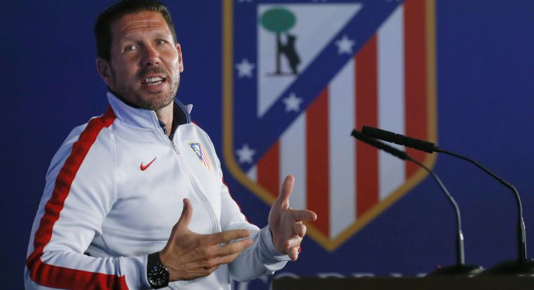 El entrenador del Atlético de Madrid, en la rueda de prensa de la víspera al partido de Champions ante el Real Madrid. El entrenador del Atlético de Madrid, en la rueda de prensa de la víspera al partido de Champions ante el Real Madrid.